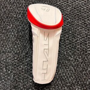 Barely USED TaylorMade hybrid headcover